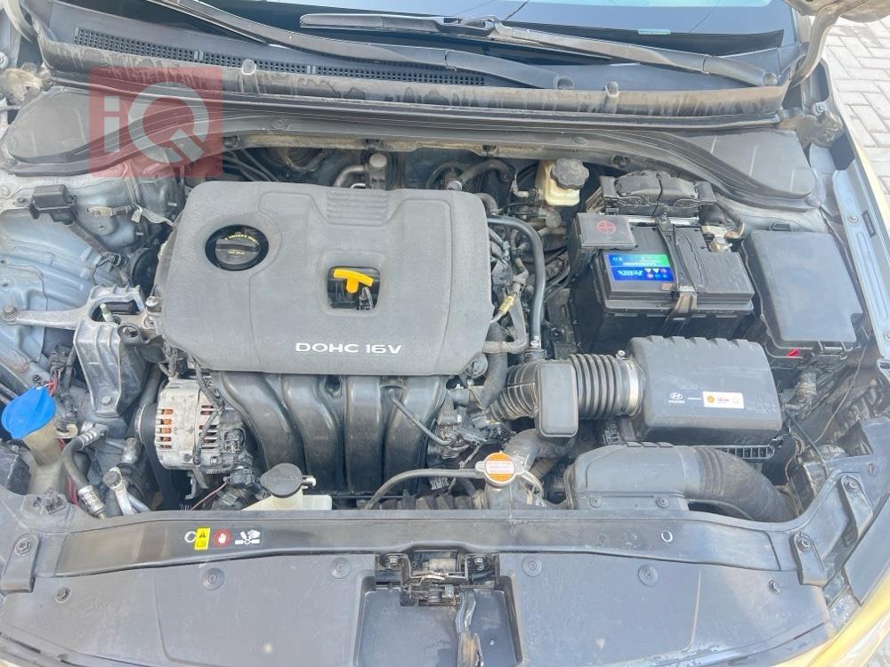 هیوندای ئەلەنترا